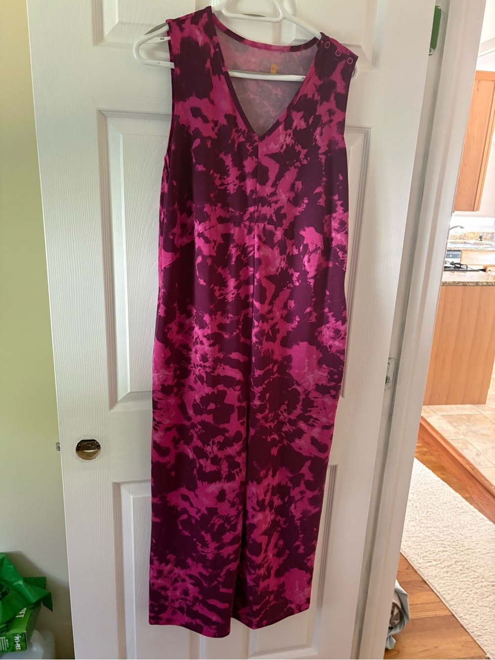 Sleeveless V-Neck Wide-Leg Cropped Jumpsuit in Magenta Tie-Dye